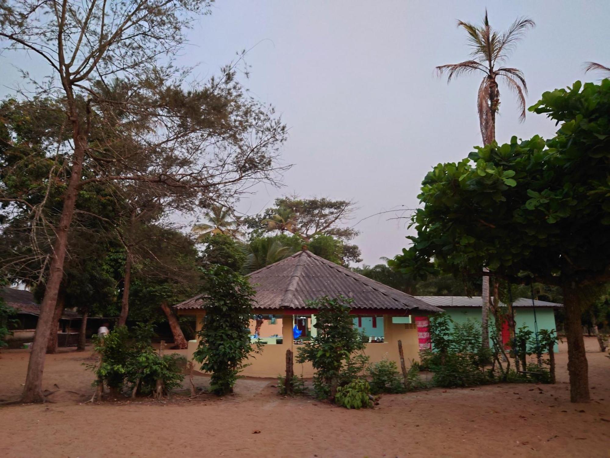Rundbungalow Auf Lionsrest Grand-Bassam Exterior photo
